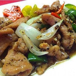 หมูผัดพริกไทยดำ ราดข้าว