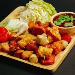 ข้าวยำไก่กรอบ