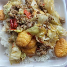 กระหล่ำหมูสับเต้าหู้ไข่ราดข้าว