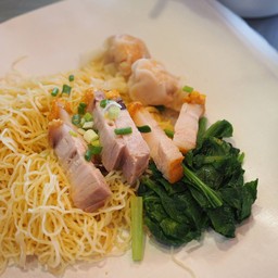 บะหมี่เกี๊ยวกุ้งหมูกรอบบ