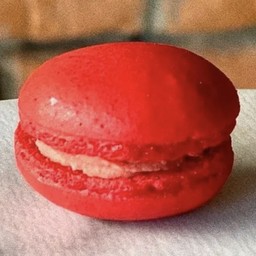 Strawberry Macaron (สตอเบอรี่ มาการอง)