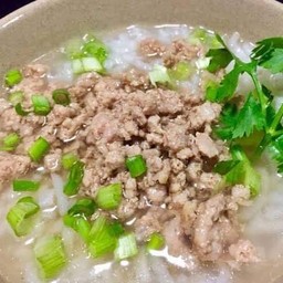 ข้าวต้มหมูสับ