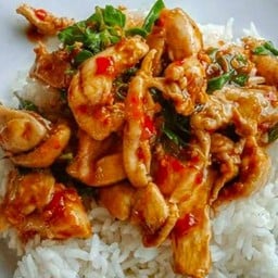 กะเพราไก่ราดข้าว