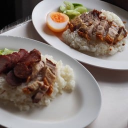 ข้าวหมูกรอบ
