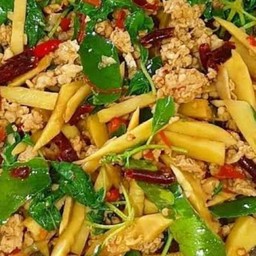 ข้าว ผัดหน่อไม้ หมูสับ กล่องใหญ่