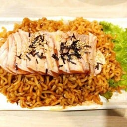 ราเมงซอสเผ็ด หน้าแซลมอน