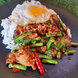 ข้าวกะเพราแหนมเนื้อ