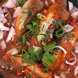 ยำปลากระป๋อง ราดข้าว