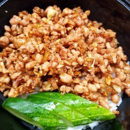 หมูสับทอดกระเทียม ราดข้าว