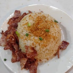 ข้าวผัดกระเทียมเบคอน