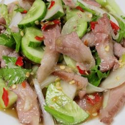 ยำคอหมูย่าง