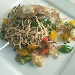 หมี่ฮ่องกงพริกไทยดำ