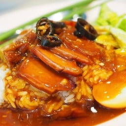 ข้าวหมูแดงรวม(หมูแดง-หมูกรอบ-กุนเชียง)