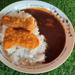 ข้าวแกงกะหรี่ แซลมอนคัตสึ