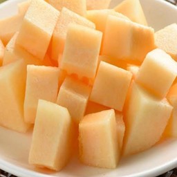 ร้านวราภรรวมผลไม้/ลูกชิ้นทอด