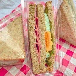 ไอศกรีมน้ำผึ้งสวีทบี byรัตนเศรษฐ์ฟาร์ม ม.มหาสารคาม