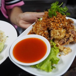 หมึกทอดกะเทียมม