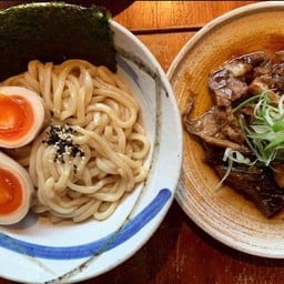 อุด้งแห้งเนื้อร่องซี่โครงตุ๋นโชยุ+ไข่เป็ดยางมะตูมหมักโชยุ