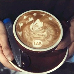 เฮเซลนัต ลาเต้ ร้อน