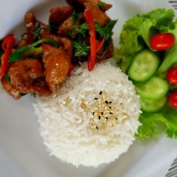 ข้าวกระเพาหมูชิ้นเจ