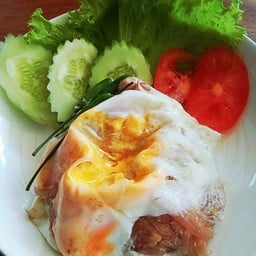 แหนมเมืองหมกไข่