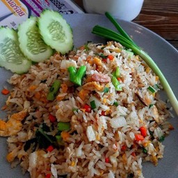 ข้าวผัดปลาเค็ม