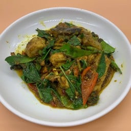 ผัดเครื่องแกงเนื้อปลา