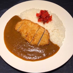 ข้าวแกงกะหรี่หมูทอดทงคัตสึ