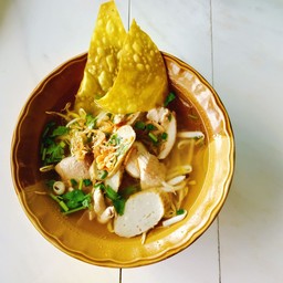 ก๋วยเตี๋ยวอัมพวา