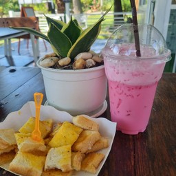 ขนมปังเนยนม น้ำตาล + นมชมพูเย็น