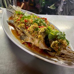 ปลากะพงทอดราดพริกขี้หนูสด