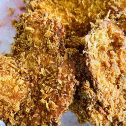 ไก่ทอดพร้อมน้ำจิ้มไก่