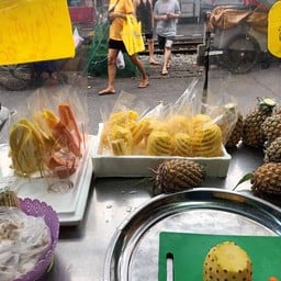 สับปะรดใต้ เปรี้ยวหวาน