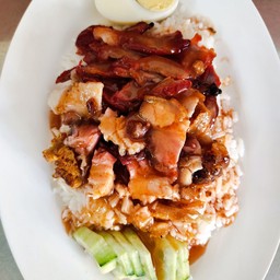 ข้าวหมูแดง+หมูกรอบพิเศษ