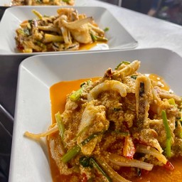 ปลาหมึกผัดผงกะหรี่