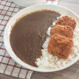 ข้าวแกงกะหรี่ปลาดอลลี่ทอด