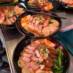 บะหมี่อ่ะเหื้อ (ใส่ทุกอย่าง)