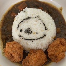 ข้าวแกงกะหรี่เนื้อ + ไก่คาราเกะ 3 ชิ้น