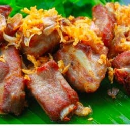 ซี่โคลงหมูทอดกระเทียม