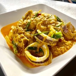 หมึกผัดผงกะหรี่