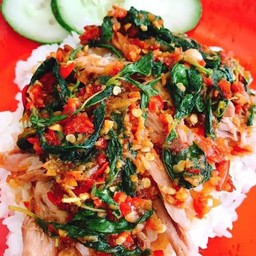 กระเพราขาหมูเป็นกับข้าวไซต์M