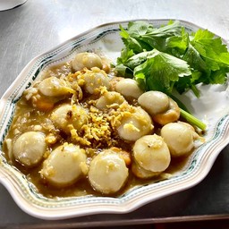 หอยเชลล์ทอดกระเทียม