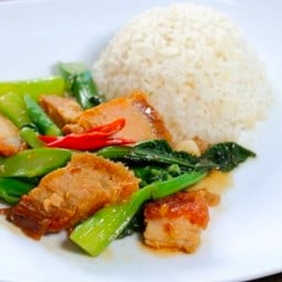 คะน้าหมูกรอบราดข้าว