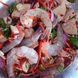 ยำกุ้งสด หมูยอ ปลาร้า