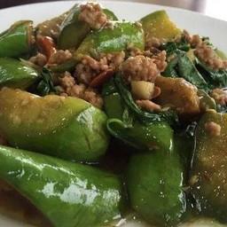 ผัดมะเขือยาวหมูสับ stir fried long eggplant with pork