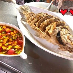 ปลากะพงทอดสามรส