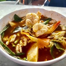 แกงส้มกุ้งผักรวม