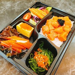 เบนโตะ ข้าวแซลมอน +ไข่กุ้งส้ม