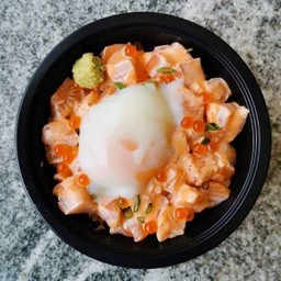 LM9. Diced Spicy Salmon with Onsen egg Don