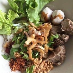 ก๋วยเตี๋ยวหมูตุ๋น (น้ำ/แห้ง)